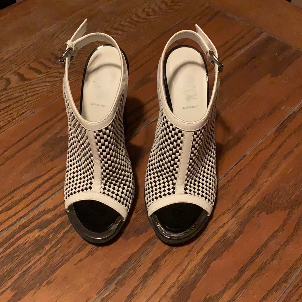 Women’s Made In Italy Loriblu Peep Toe Pump With Blocked 5” Heel. Size Eu 40.